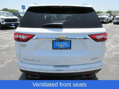 Iridescent Pearl Tricoat 2018 Chevrolet Traverse High Country