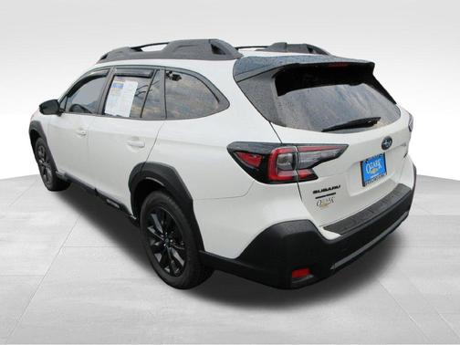 Crystal White Pearl 2025 Subaru Outback Onyx Edition