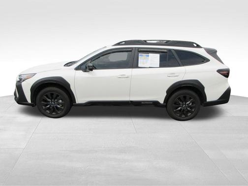 Crystal White Pearl 2025 Subaru Outback Onyx Edition