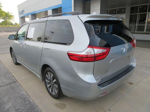 2019 Toyota Sienna XLE Premium