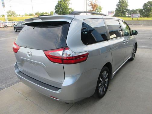 2019 Toyota Sienna XLE Premium