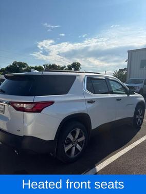 Iridescent Pearl Tricoat 2020 Chevrolet Traverse LT Leather
