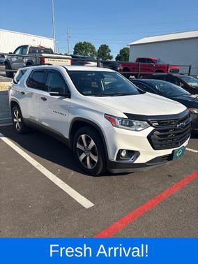 Iridescent Pearl Tricoat 2020 Chevrolet Traverse LT Leather