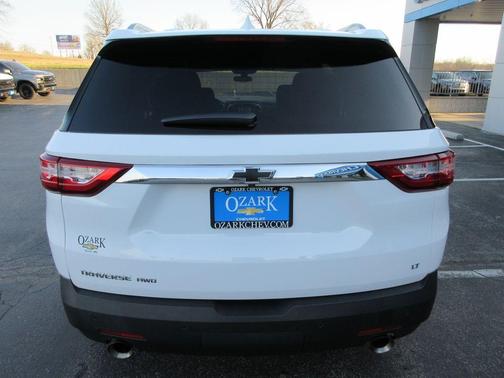 Summit White 2018 Chevrolet Traverse LT Cloth