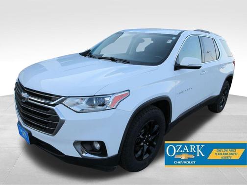 Summit White 2018 Chevrolet Traverse LT Cloth