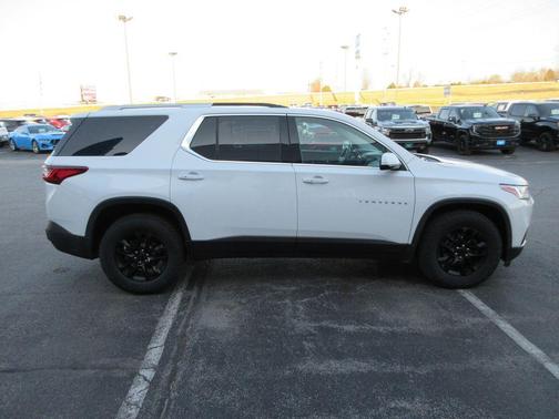 Summit White 2018 Chevrolet Traverse LT Cloth