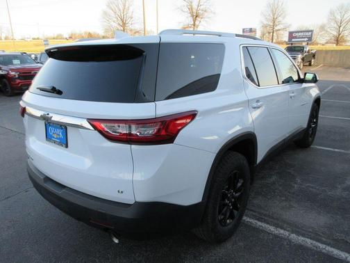 Summit White 2018 Chevrolet Traverse LT Cloth