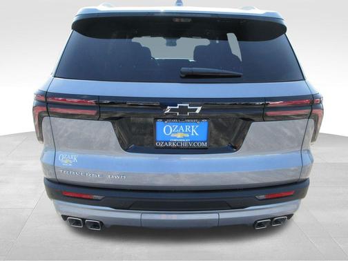 Sterling Gray Metallic 2026 Chevrolet Traverse LT