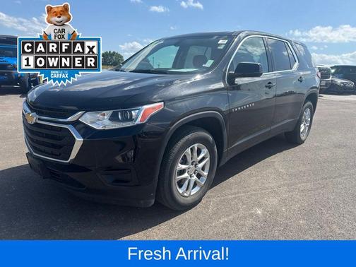 Mosaic Black Metallic 2020 Chevrolet Traverse LS