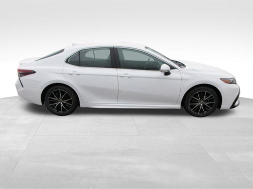 Ice 2024 Toyota Camry SE