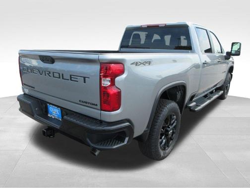 Sterling Gray Metallic 2026 Chevrolet Silverado 2500 Custom