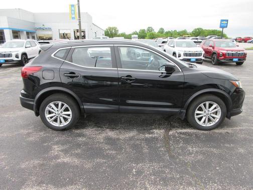 Magnetic Black 2017 Nissan Rogue Sport SV