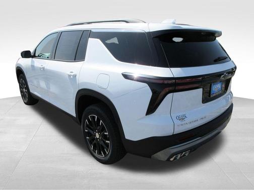 Summit White 2026 Chevrolet Traverse LT