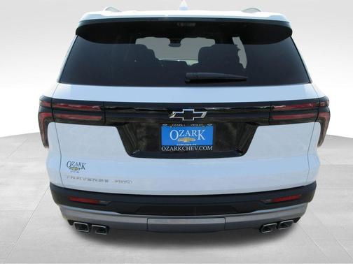 Summit White 2026 Chevrolet Traverse LT