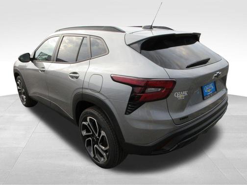 Sterling Gray Metallic 2026 Chevrolet Trax 2RS