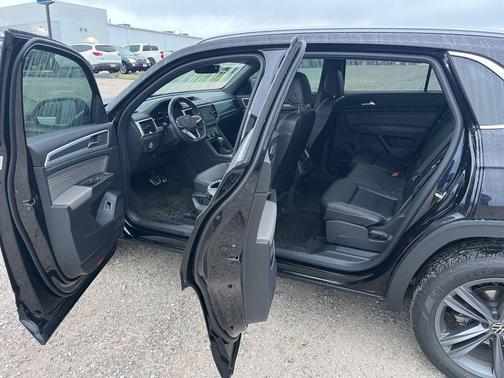 2022 Volkswagen Atlas Cross Sport 3.6L V6 SEL R-Line