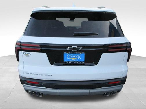 Summit White 2026 Chevrolet Traverse LT