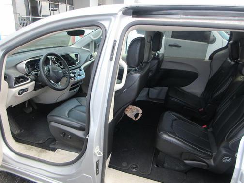 Silver Mist Clearcoat 2024 Chrysler Pacifica Touring-L