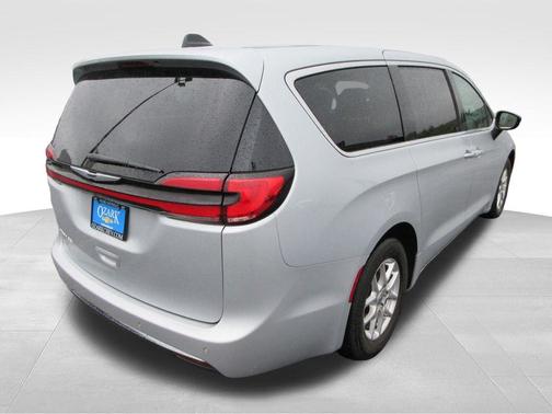 Silver Mist Clearcoat 2024 Chrysler Pacifica Touring-L