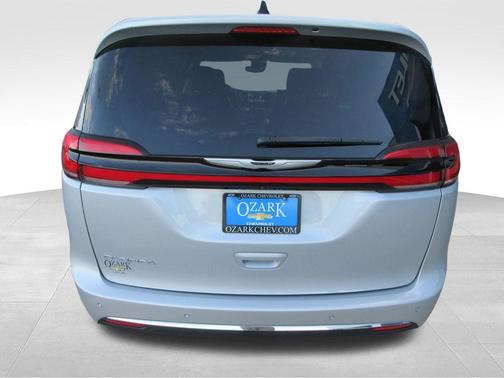 Silver Mist Clearcoat 2024 Chrysler Pacifica Touring-L