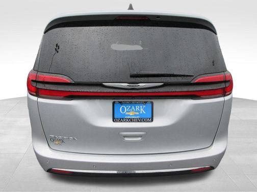 Silver Mist Clearcoat 2024 Chrysler Pacifica Touring-L