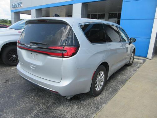 Silver Mist Clearcoat 2024 Chrysler Pacifica Touring-L
