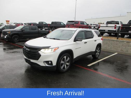 Iridescent Pearl Tricoat 2020 Chevrolet Traverse LT Leather