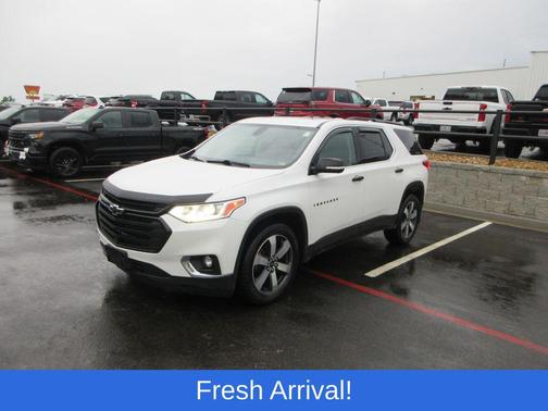 Iridescent Pearl Tricoat 2020 Chevrolet Traverse LT Leather