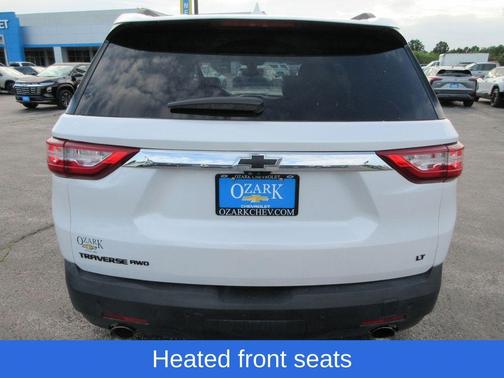 Iridescent Pearl Tricoat 2020 Chevrolet Traverse LT Leather