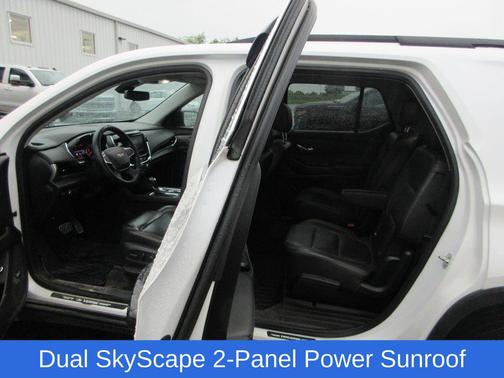 Iridescent Pearl Tricoat 2020 Chevrolet Traverse LT Leather