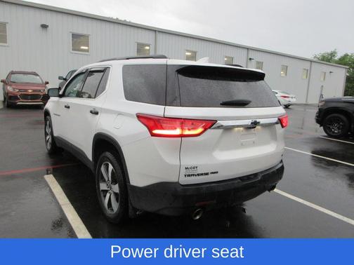 Iridescent Pearl Tricoat 2020 Chevrolet Traverse LT Leather