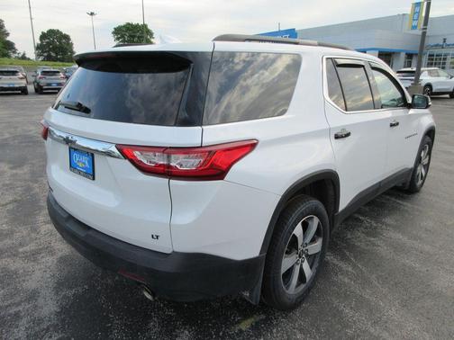 Iridescent Pearl Tricoat 2020 Chevrolet Traverse LT Leather