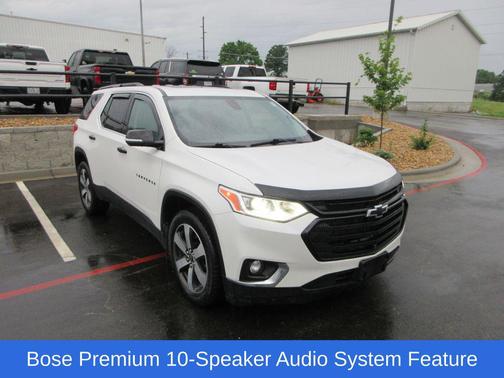 Iridescent Pearl Tricoat 2020 Chevrolet Traverse LT Leather