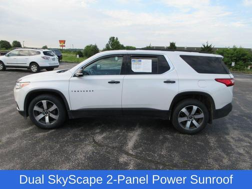 Iridescent Pearl Tricoat 2020 Chevrolet Traverse LT Leather