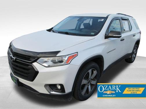 Iridescent Pearl Tricoat 2020 Chevrolet Traverse LT Leather