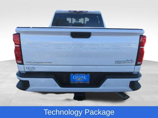 Iridescent Pearl Tricoat 2025 Chevrolet Silverado 2500 High Country