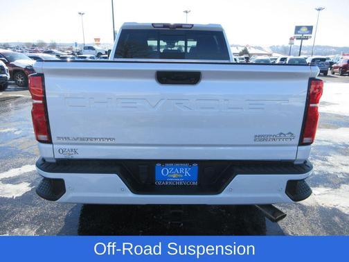 Iridescent Pearl Tricoat 2025 Chevrolet Silverado 2500 High Country