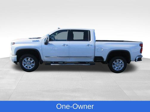 Iridescent Pearl Tricoat 2025 Chevrolet Silverado 2500 High Country