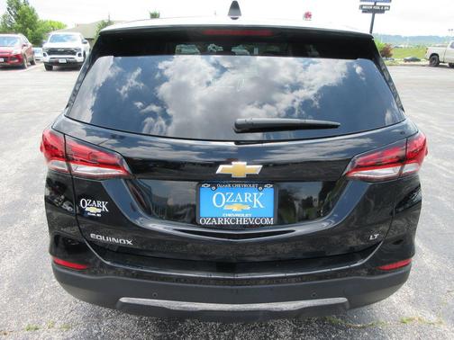 Mosaic Black Metallic 2024 Chevrolet Equinox LT