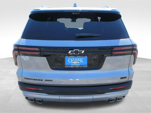 Sterling Gray Metallic 2026 Chevrolet Traverse Z71