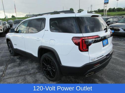 Summit White 2023 GMC Acadia SLE