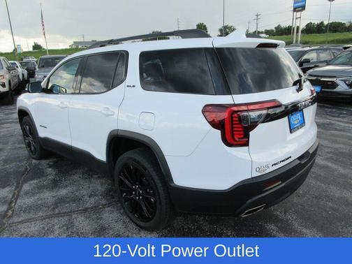 Summit White 2023 GMC Acadia SLE