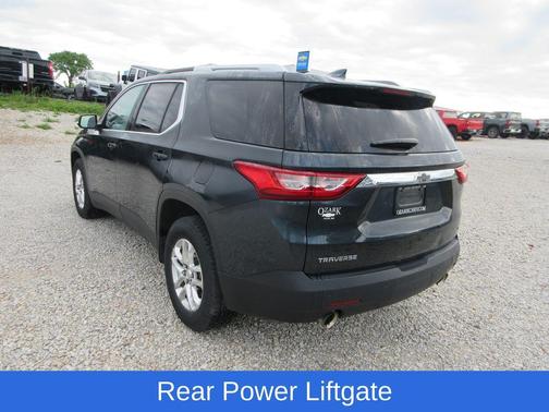 Graphite Metallic 2018 Chevrolet Traverse LT Cloth