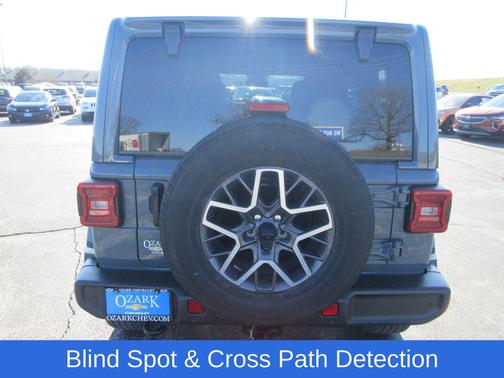 2024 Jeep Wrangler 4-Door Sahara 4x4