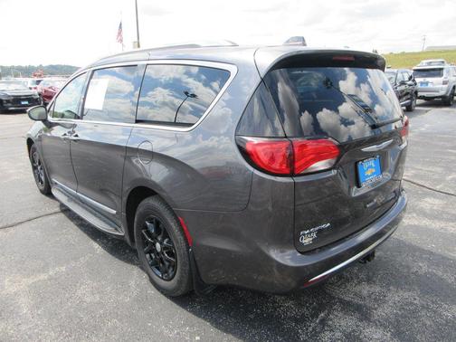 2020 Chrysler Pacifica Touring L