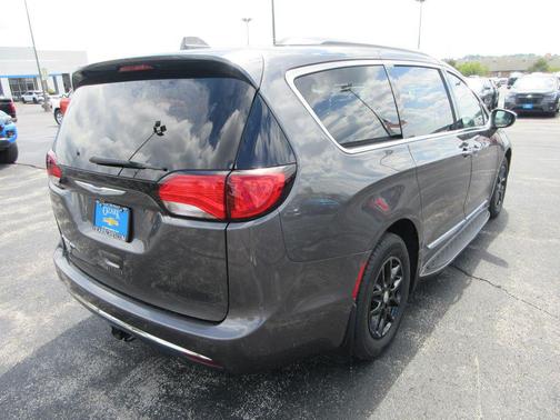 2020 Chrysler Pacifica Touring L