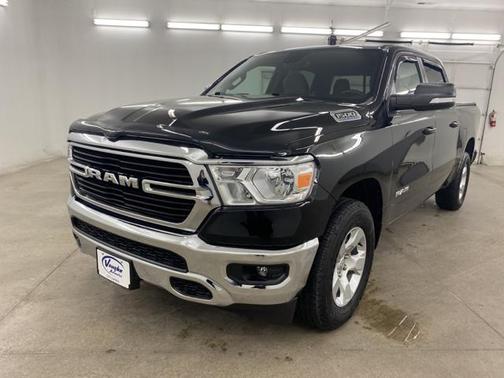 Diamond Black Crystal Pearlcoat 2021 RAM 1500 Big Horn/Lone Star