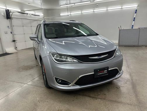 Billet Silver Metallic Clearcoat 2020 Chrysler Pacifica Touring-L Plus