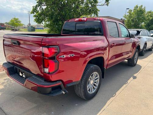 Radiant Red Tintcoat 2026 Chevrolet Colorado LT