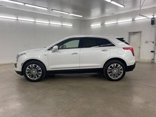 Crystal White Tricoat 2018 Cadillac XT5 Premium Luxury